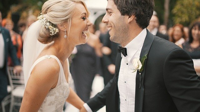 How to Attract Girls - Date Like Never Before