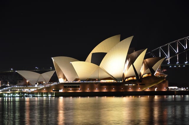 10 Iconic Attractions in Australia