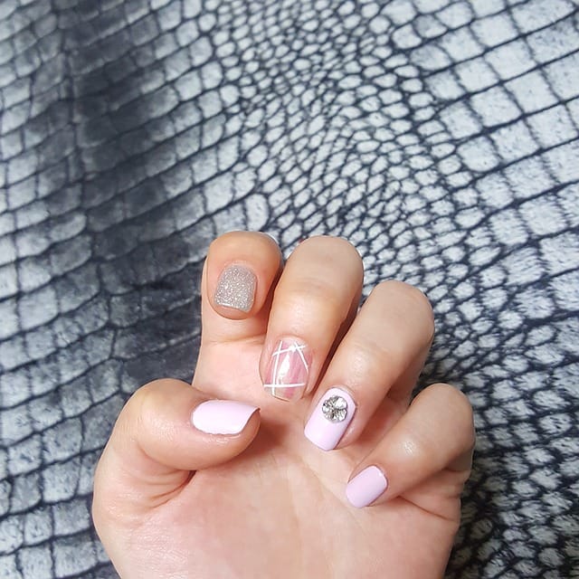 Simple Floral Nail Art Designs