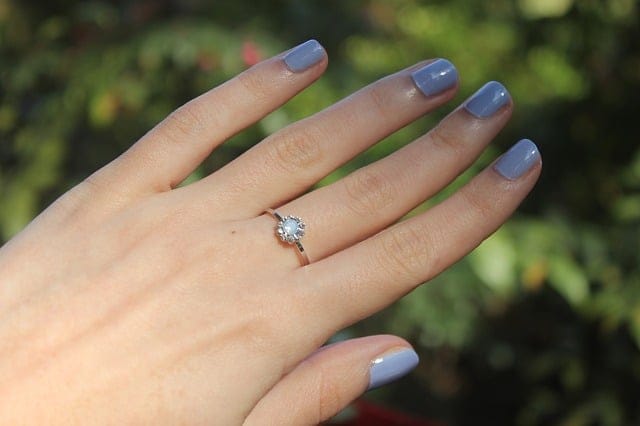 Top 7 Trendy DIY Holiday Nail Art Design Ideas