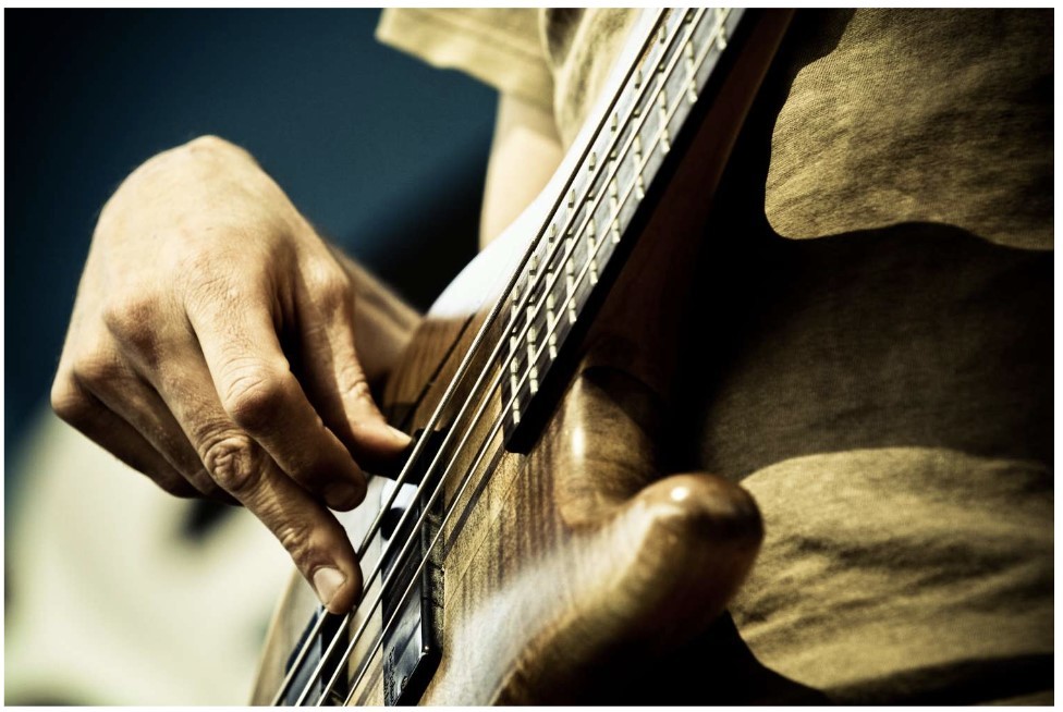 How to Play Bass Guitar: A Comprehensive Guide for Beginners